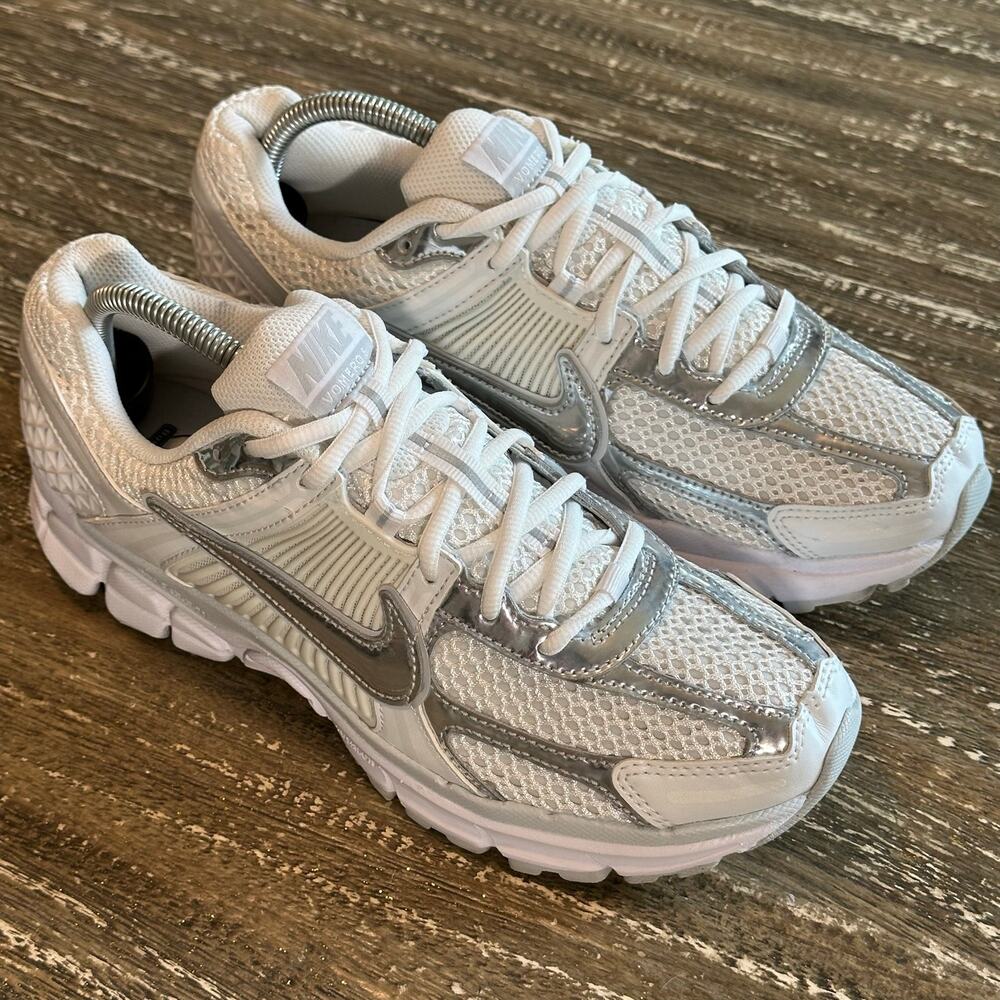 Nike Zoom Vomero 5 Sneakers Mesh Metallic Silver White Chrome Toe Womens Size 10 - Picture 6 of 15